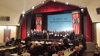 Auf der Dienst- und Verbandsversammlung wurden nach dem Generalappell in der Kugelbakehalle die Ehrungen und Verabschiedungen vorgenommen. (Foto: O. Grabbe)