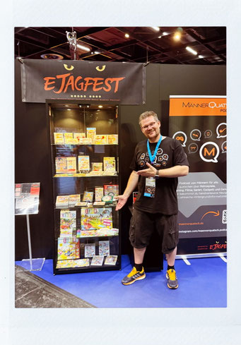 Das Titelbild zu Männerquatsch Podcast Folge 197 (Retro Rundgang auf der Gamescom 2025) zeigt die Spiel des Lebens / Game of Life / Jinsei Game Ausstellung vom Männerquatsch Podcast in der Retro Area auf der Gamescom 2025.