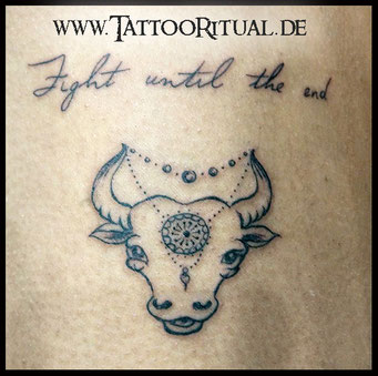 Fineline Tattoo Sterbild Stier filigran in Rostock