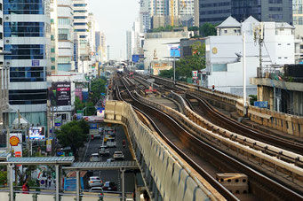 Öffentlicher Verkehr in Bangkok: MRT und Skytrain
