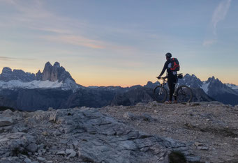 Bauer Andreas Unterfrauner vom „Roter Hahn“-Mitglied Christlrumerhof in Bruneck kennt die besten Trails im Südtiroler Pustertal. / Foto: Christlrumerhof/Andreas Unterfrauner