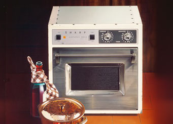 シャープ：日本初の量産電子レンジ（1961年）
