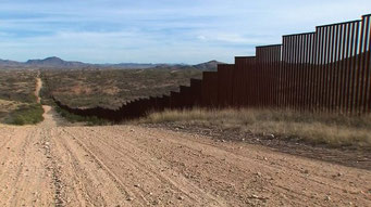 国境の壁（CNNのWebサイトから)