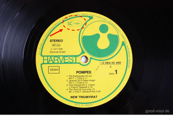 Labelcode (LC 1305 = HARVEST) auf dem Schallplatten-Etikett; Album: "NEW TRUMVIRAT - POMPEII" (1st., GER 1977)