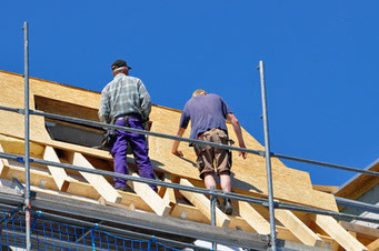 Dedektive liefern Beweise bei Lohnfortzahlungsbetrug durch vorgetäuschter Krankheit