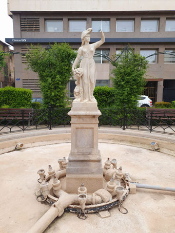 Escultura del Jardín de Parcent, en la Plaza Don Juan de Vilarrasa