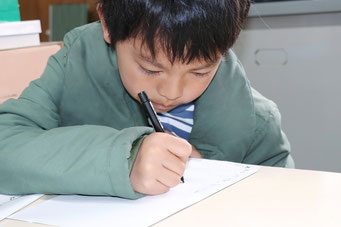 「出口式」では、右脳で絵として漢字を記憶していくので、6歳までで小学校6年生までの配当漢字を読めるようにすることを目標としています。