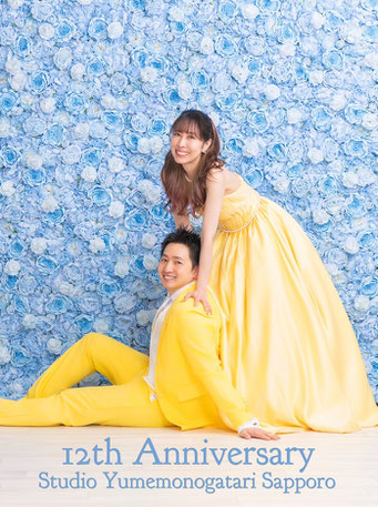 フラワーウォールで結婚記念日撮影