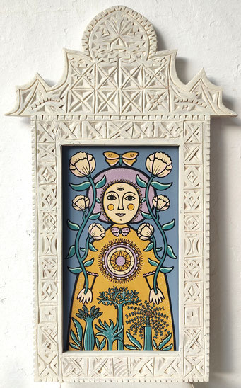 Mujer de luz y de tierra, 2023,  Acrylic on wood, Hand carved moroccan frame, cm50x82.5