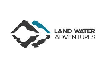 Professionelles Branding für Land Water Adventure – Entwicklung von Print- und Digitalmedien mit kraftvollen visuellen Elementen für Outdoor-Erlebnisse.
