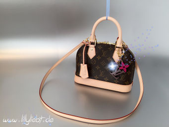 Louis Vuitton Monogram Canvas Alma BB, Louis Vuitton Playtime Taschenschmuck in Marron