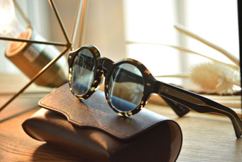 フレーム：OLIVER PEOPLES OV5493SU　 レンズ：TALEX EASEBLUE
