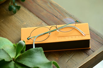 【小学4年正女の子がかける初めての子供メガネ】　フレーム：LINDBERG OVAL 　レンズ：HOYA NULUX 1.53 SFT Cort
