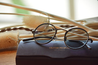 フレーム：OLIVER PEOPLES OV1250T　 レンズ：TALEX PEACEGRAY