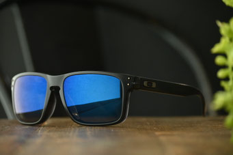 【バスフィッシングで使用する偏光サングラス】フレーム：OAKLEY HOLBROOK　レンズ：TALEX TRUEVIEW SPORTS Blue Mirror Cort