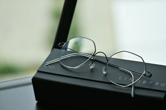 【軽さとかけ心地の良さが魅力の常用メガネ】フレーム：LINDBERG ESTHER　レンズ：Ito Lens ACROLITE1.60 TRN Cort