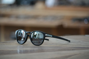 LATCH (ラッチ)　GRID COLLECTION　MATTE BLACK・PRIZM BLACK  IRIDIUM　税抜￥22,000円