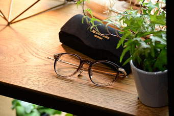 【40代女性のおしゃれ伊達メガネ】　フレーム：Mr.gentleman EYEWEAR WHEEL　レンズ：HOYA 1,60薄型球面レンズ HM Cort