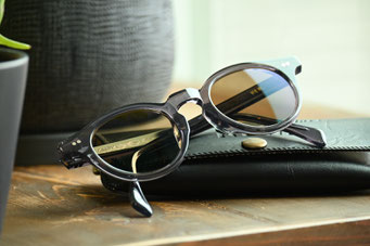 【旅行のお供の偏光サングラス】フレーム：OAKLEY Frogskins RX　レンズ：TALEX RUSTER BROWN HM Cort