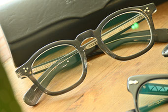【気分や服装でかけ変える常用メガネ】フレーム：EYEVAN 　GOODMAN　レンズ：Ito Lens ACROLITE1.60 TRN Cort