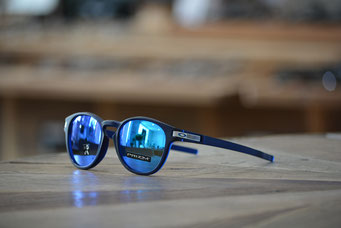 LATCH (ラッチ)　　GRID COLLECTIONMATTE TRANSLUCENT BLUE・PRIZM SAPPHIRE  IRIDIUM　税抜￥23,000円