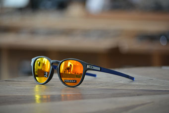 LATCH (ラッチ)　GRID COLLECTION　MATTE BLACK・PRIZM BLACK  IRIDIUM　税抜￥22,000円