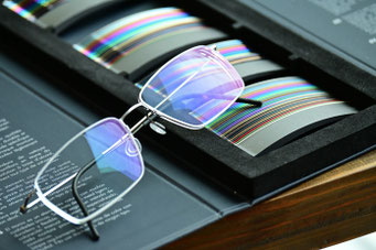 【ビジネスシーンでかける常用メガネ】　フレーム：LINDBERG Thintanium 5509　レンズ：HOYA NULUX RFi1.67 VG RUV Cort