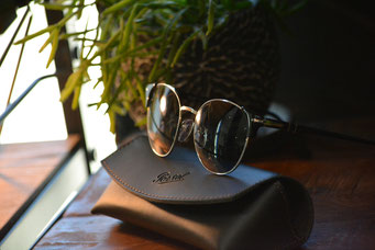 フレーム：Persol PO3280S　 レンズ：TALEX EASE BLUE