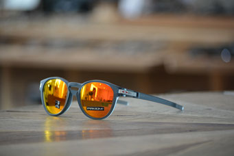 LATCH (ラッチ)　GRID COLLECTION　MATTE CRYSTAL BLACK・PRIZM RUBY 税抜￥22,000円