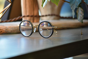 フレーム：NEW. BEHAN C-BLACK  税抜13,000円 　レンズ：Ito Lens 1.74DAS 税抜22,000円→サービス税抜15,000円　　仕上り価格 税抜28,000円