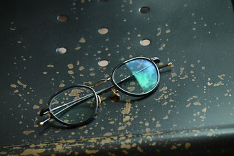 【40代女性がかける白内障術後お洒落な老眼鏡】フレーム：Mr.gentleman EYEWEAR LEONARDO 2　レンズ：HOYA 1.60薄型非球面レンズ HM Cort
