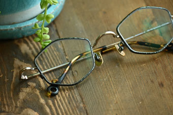 【可愛い老眼鏡】フレーム：VioRou Masaaki-2 レンズ：HOYA NULUX RF 1.60 VG RUV Cort