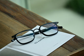 【ビジネスシーンでかけるメガネ】　フレーム：E5 eyevan c2　レンズ：Nikon VIEWFIT  1.60 SND Cort