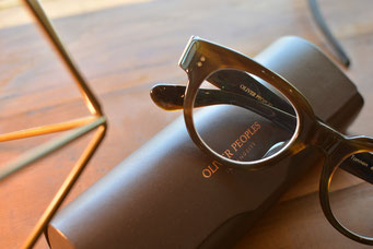 フレーム：OLIVER PEOPLES OV5434D レンズ：Nikon 1,74薄薄型遠近両用レンズ