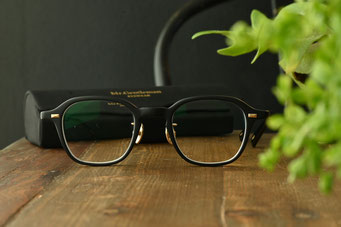 【30代女性がコンタクトをやめる為のおしゃれメガネ】フレーム：Mr.gentleman EYEWEAR SALINGER　レンズ：HOYA 1,60薄型非球面レンズ HM Cort