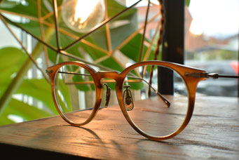 フレーム：OLIVER PEOPLES OV5343D レンズ：HOYA 1,60薄型非球面レンズ