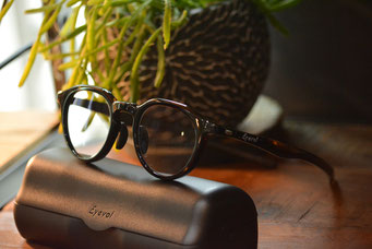 フレーム：Eyevol　HEATH Ⅲ XL  レンズ：HOYA 1,60薄型非球面レンズ