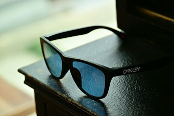 【車の運転とオフショアフィッシングで使用する偏光サングラス】フレーム：OALKEY Frogskins RX　レンズ：TALEX EASEBLUE HM Single Cort