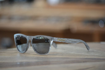 FROGSKINS (フロッグスキン) MATTE CLEAR WOODGRAIN・BLACK IRIDIUM　税抜￥19,000円