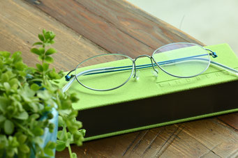 【オシャレでありながらメガネが目立たない弱視治療メガネ】フレーム：LINDBERG RIM PRIANKA　レンズ：HOYA 1,60薄型非球面レンズ HM Cort
