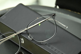 【圧倒的な軽さとかけ心地のLINDBERG】フレーム：n.o.w6644　レンズ：Ito Lens ACROLITE 1.60 TRN Cort