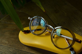 フレーム：VioRou Haru レンズ：Ito Lens アクロライト 1.60  ネッツッペックコート LCカラー 