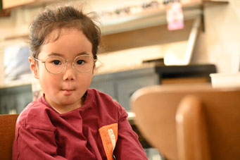 【お洒落可愛い。弱視治療用メガネ】フレーム：BCPC Kids BK-017SR　レンズ：Ito Lens ACROLITE1.60 TRN Cort　