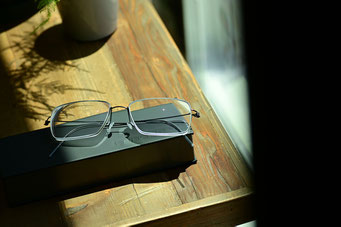 【家電販売店で働くお客様の好印象メガネ】　フレーム：LINDBERG RIM Nikolai　レンズ：Ito Lens ACROLITE1.67 TRN Cort