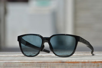 フレーム：OAKLEY　ACTUATOR 　 レンズ：TALEX EASE BLUE