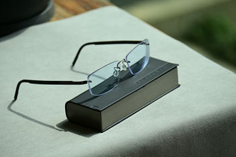 【日常の見やすさを意識した常用メガネ】　フレーム：LINDBERG SPIRIT　レンズ：Ito Lens ACROLITE1.60 Neo Contrast Light TRN Cort