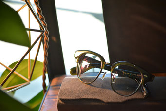 フレーム：OLIVER PEOPLES OV5436  レンズ：TALEX 1,60薄型遠近両用レンズ 