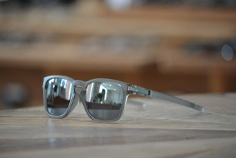 LATCH SQ(ラッチSQ) MATTE GREY INK・BLACK IRIDIUM　税抜￥21,000円