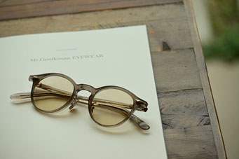 フレーム：Mr.gentleman EYEWEAR SAGAN　レンズ：TALEX MO’EYE BROWN