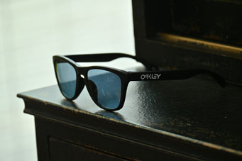 【エギングで使用する偏光サングラス】フレーム：OAKLEY Frogskins RX　レンズ：TALEX EASEBLUE HM Single Cort
